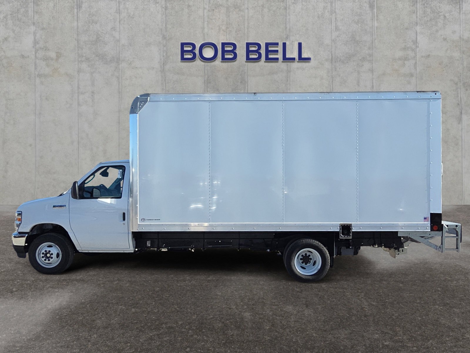 New 2026 Oxford White Ford E-450 DRW image 2