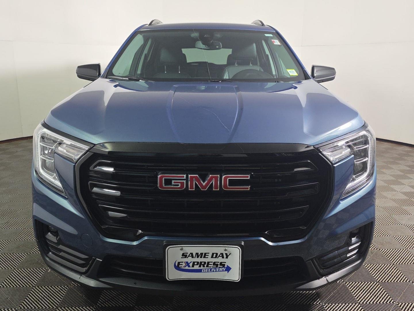 Used 2024 Downpour Metallic GMC SLT image 8