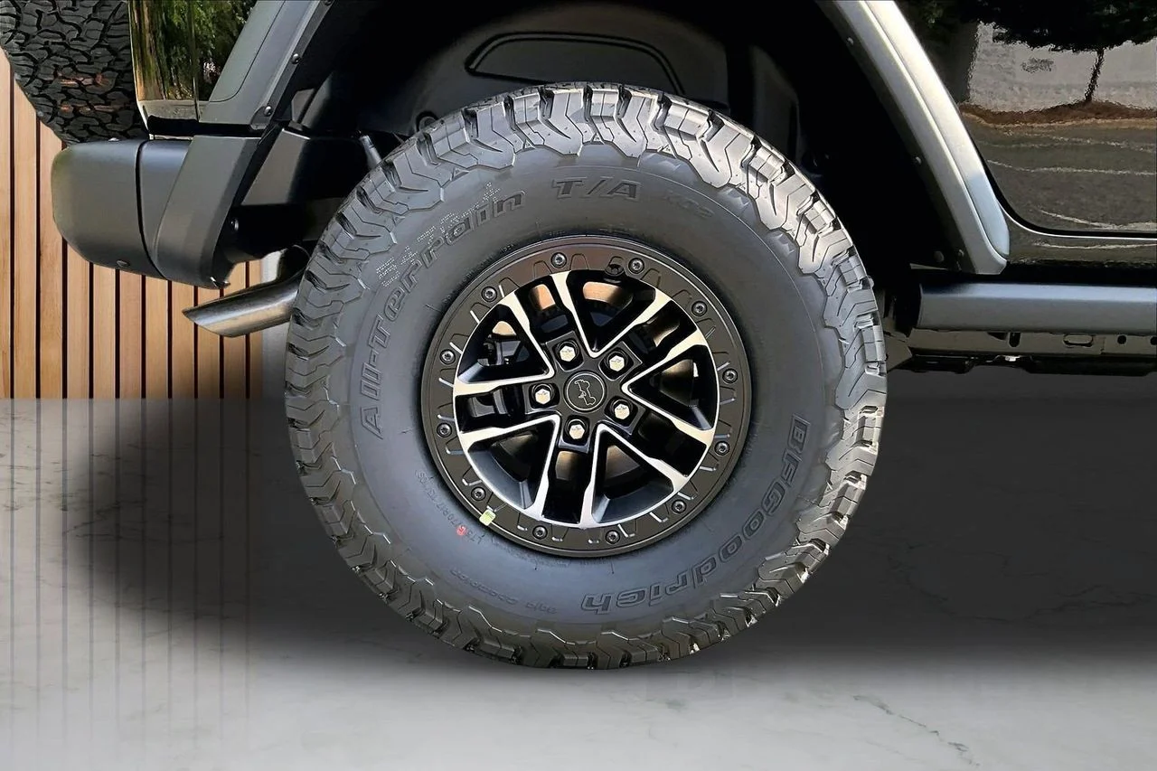 New 2026 Black Clear-Coat Exterior Paint Jeep Moab 392 image 31