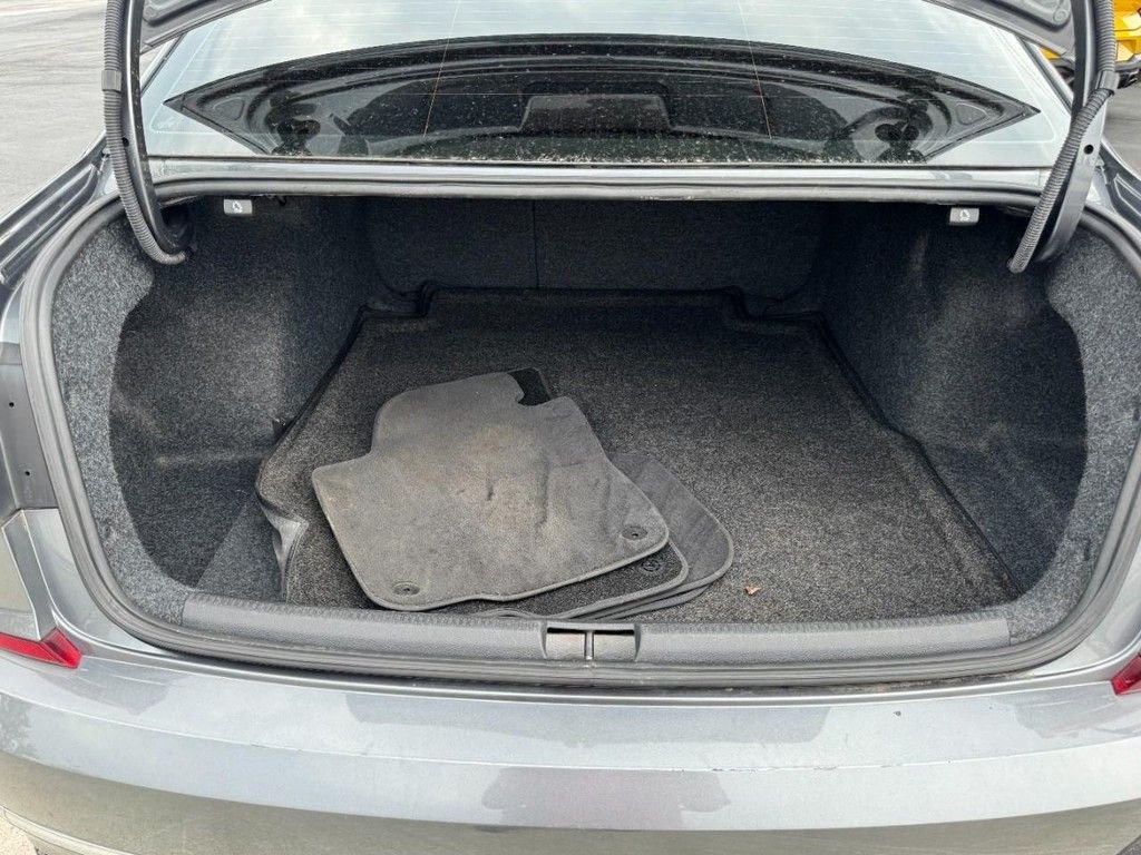 Used 2017 Platinum Gray Metallic Volkswagen 1.8T R-Line image 6
