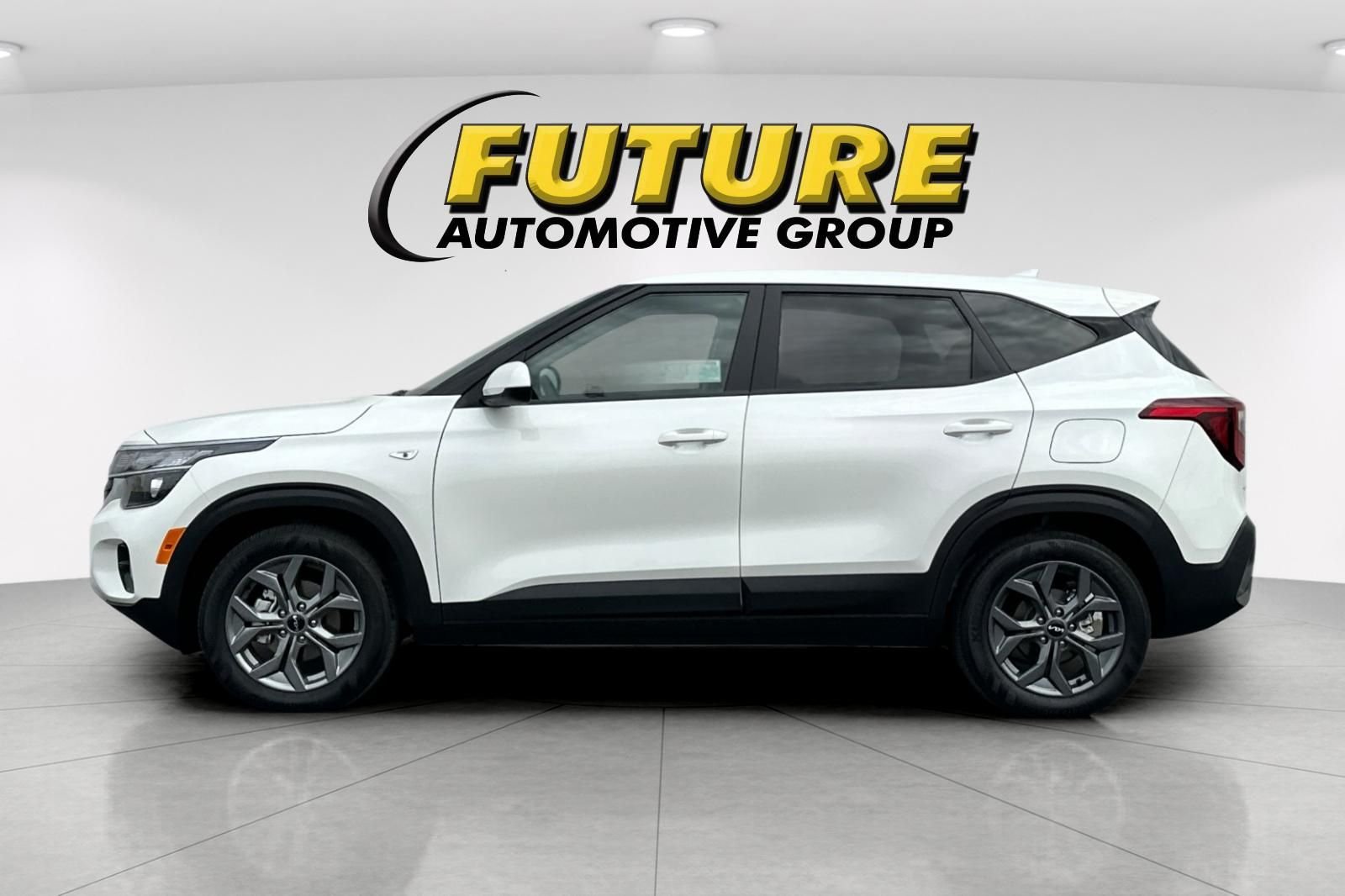 Used 2026 White Kia LX image 7