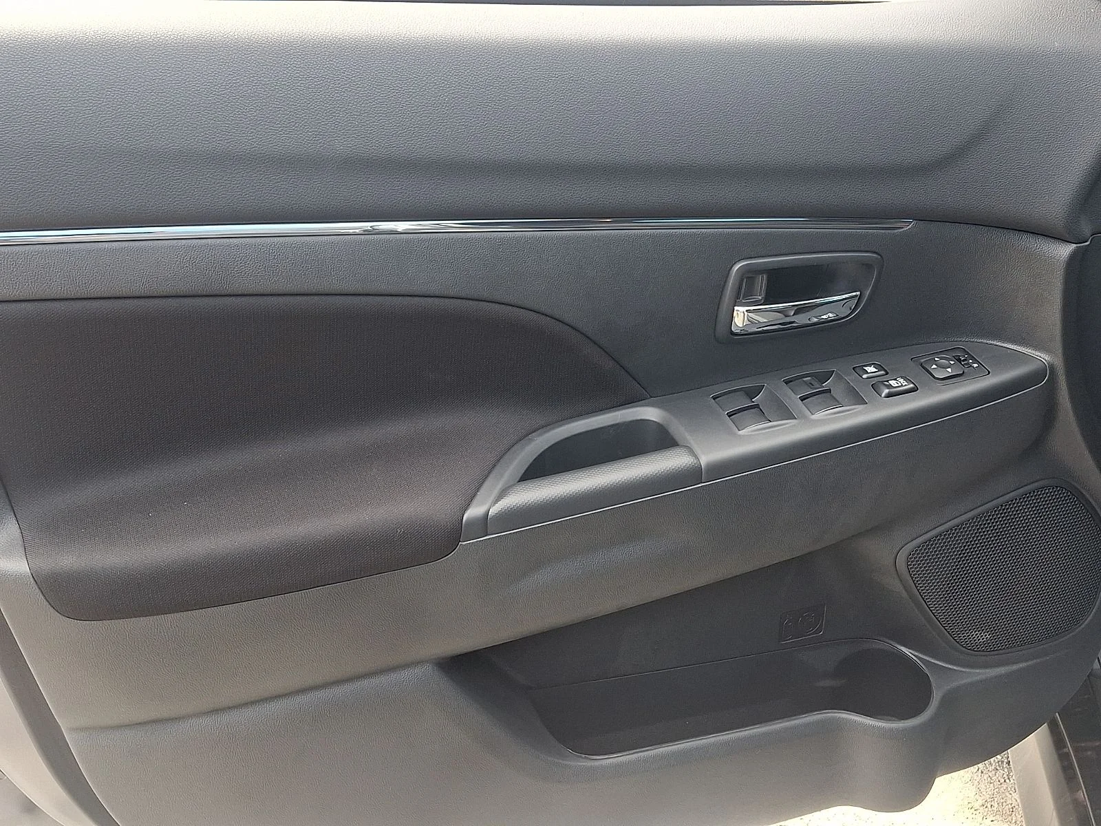 New 2027 Gray Mitsubishi 2.0 ES image 11