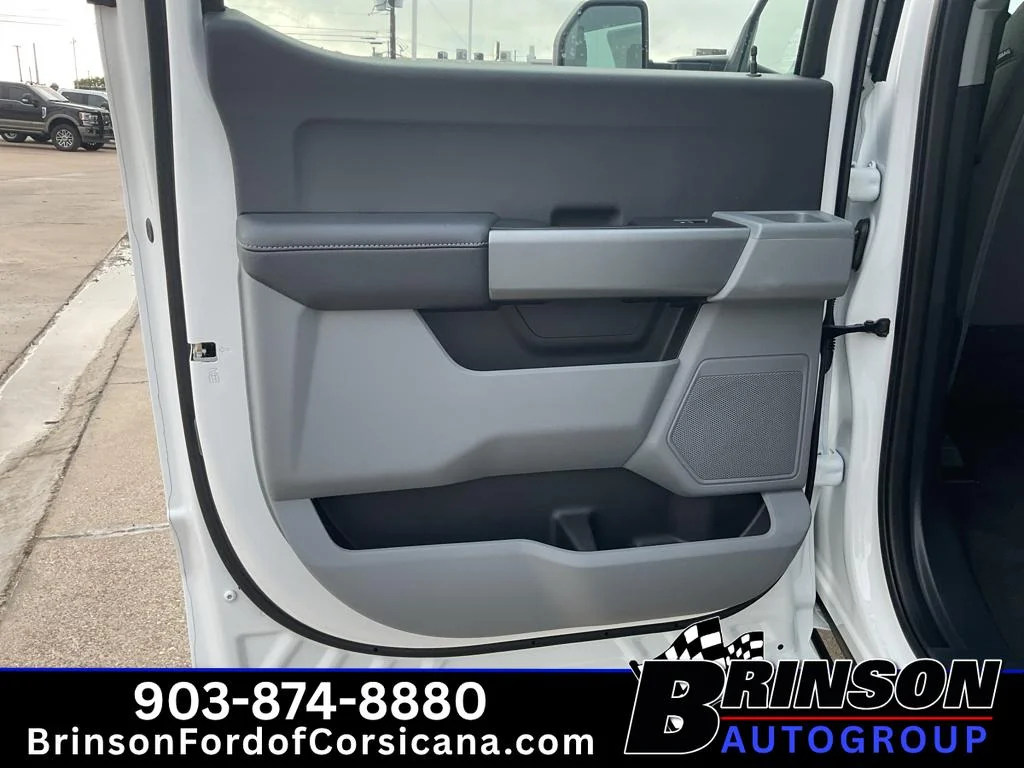 New 2026 Oxford White Ford XL image 6