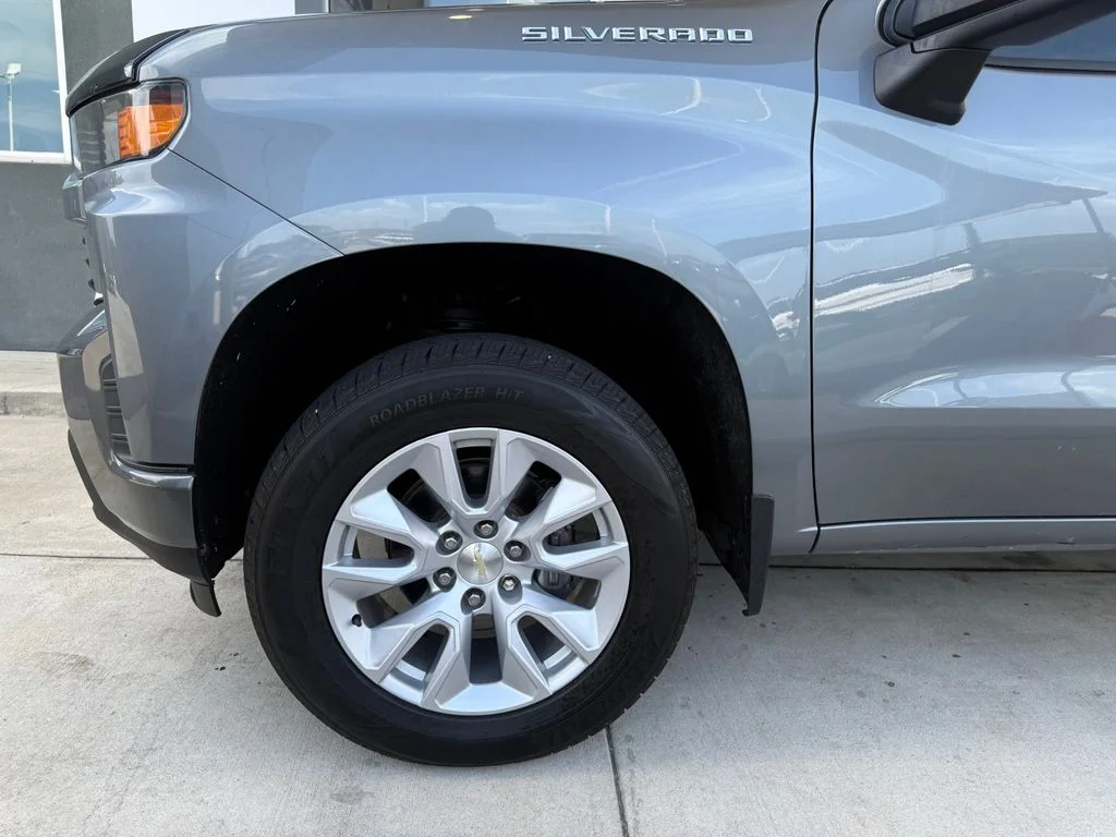 Used 2021 Gray Chevrolet Custom image 40