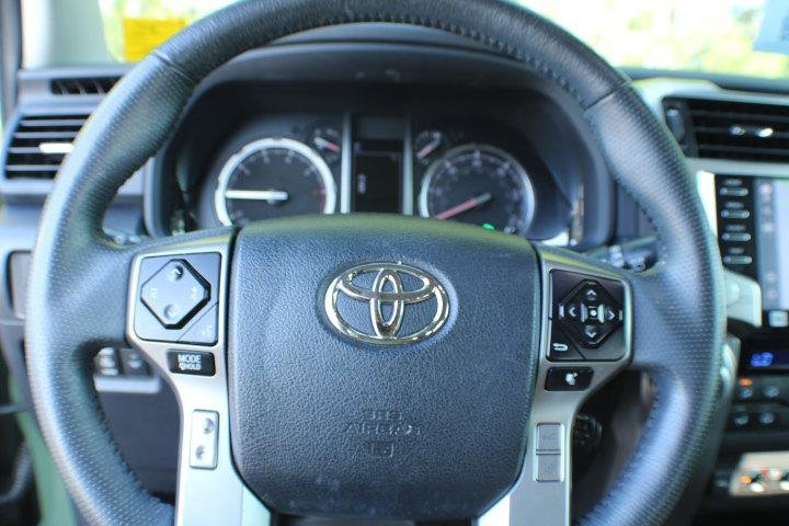 Certified Used 2022 ARMY GREEN Toyota  image 9
