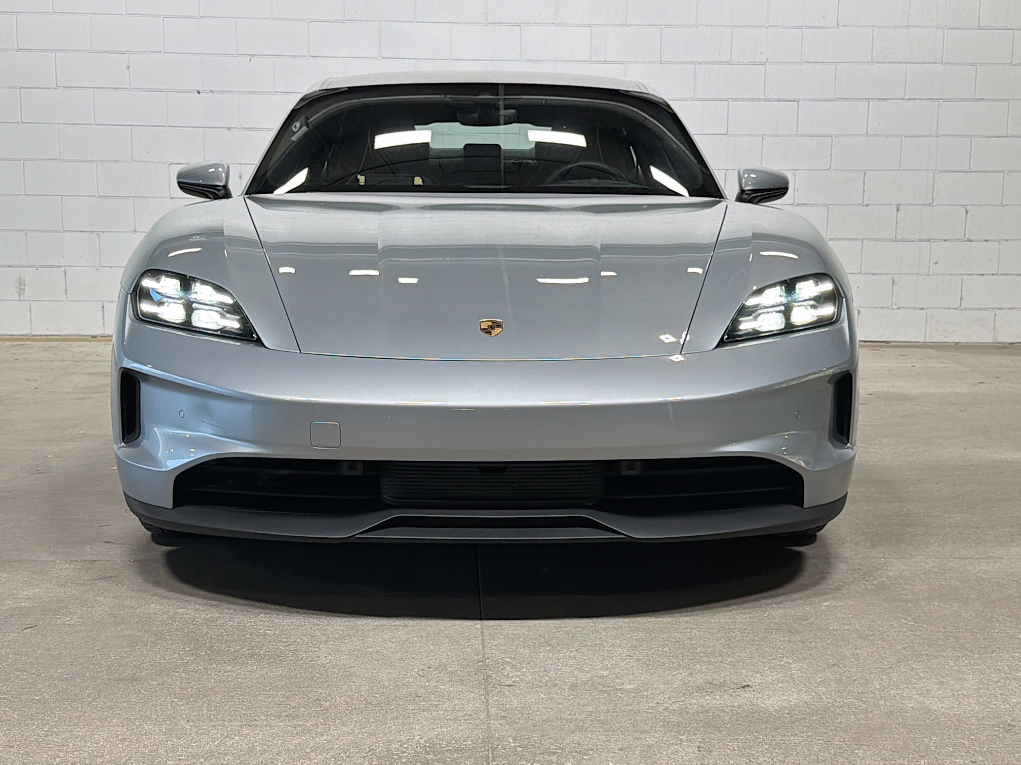 Certified Used 2025 Dolomite Silver Metallic Porsche  image 9