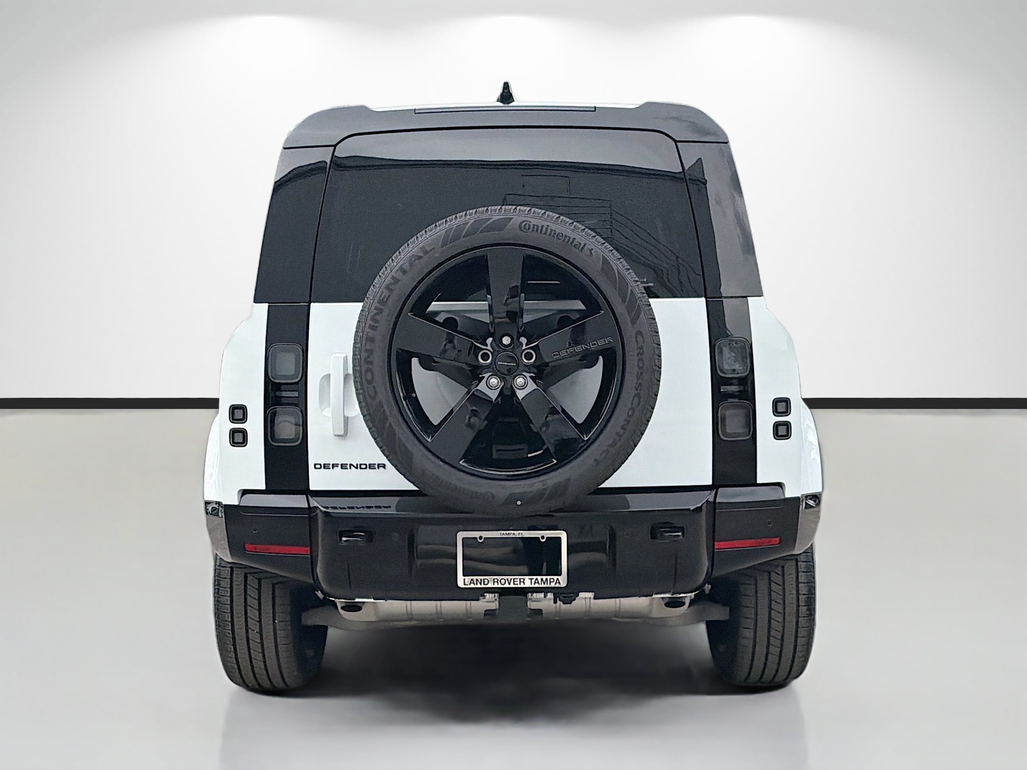 New 2026 Fuji White Land Rover X-Dynamic SE image 4