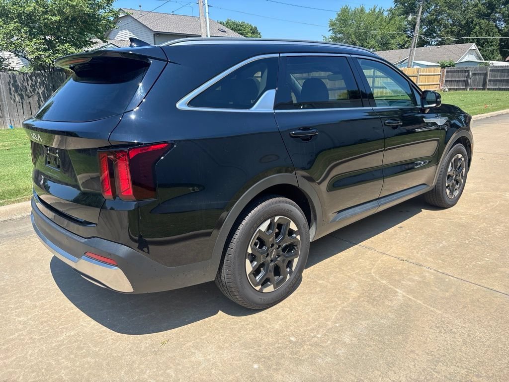 Used 2025 Black Kia S image 5