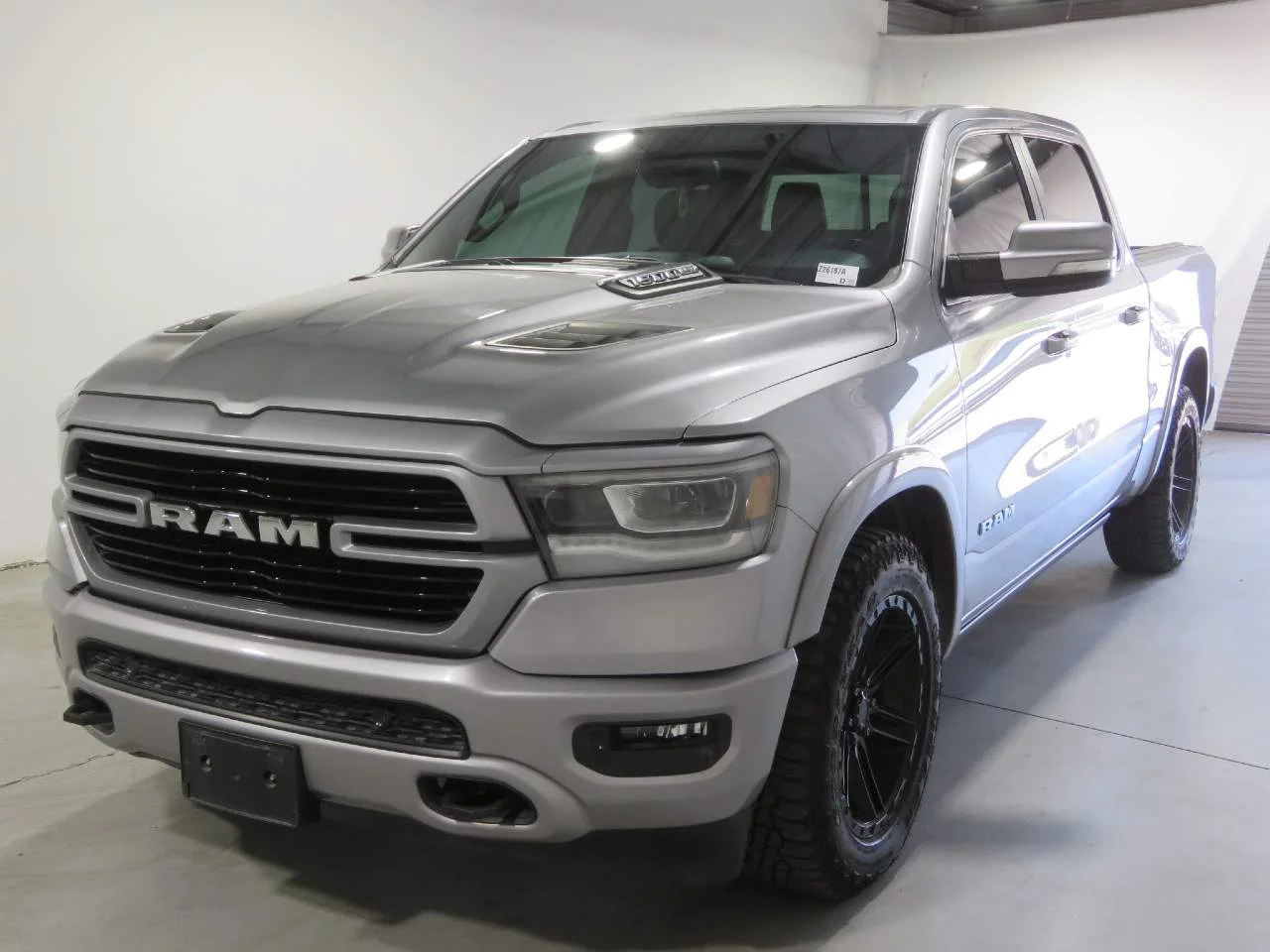 2019 RAM 1500 Laramie Crew Cab 5'7's photo