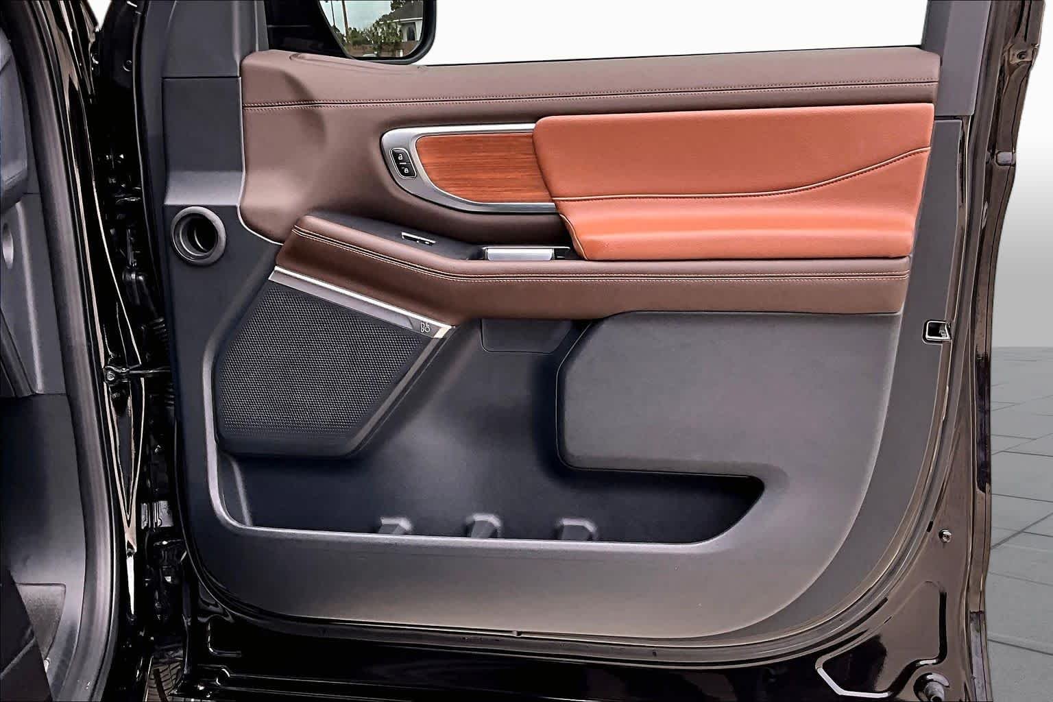 Used 2025 Agate Black Metallic Ford King Ranch image 21