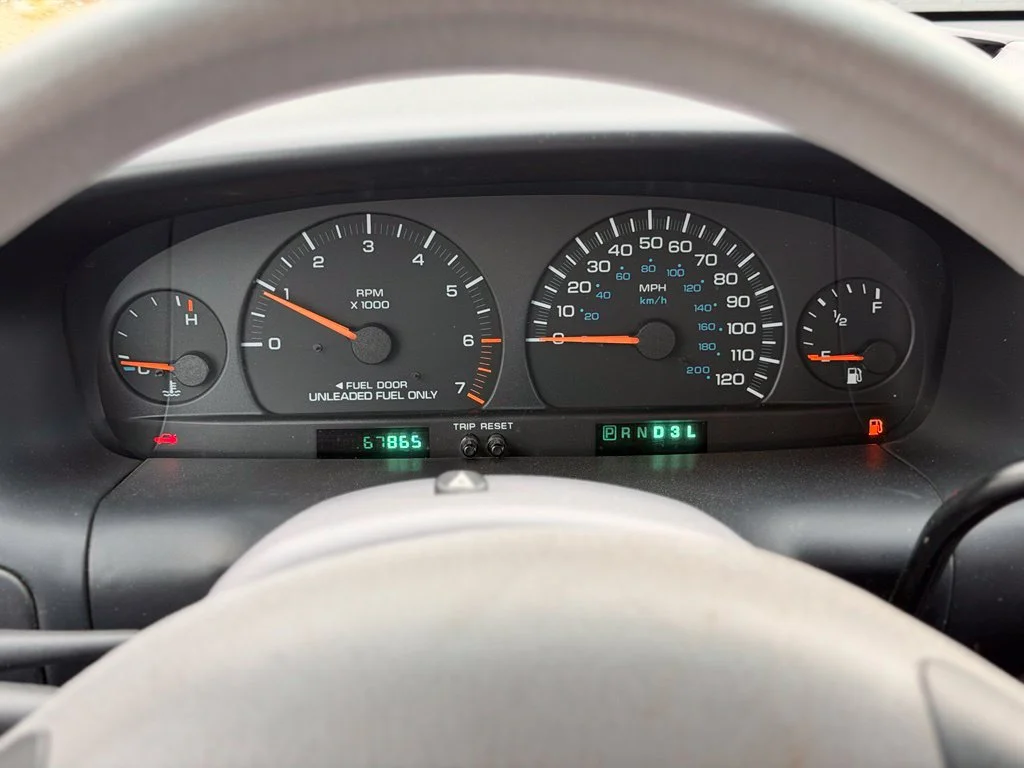 Used 1996  Plymouth SE image 11