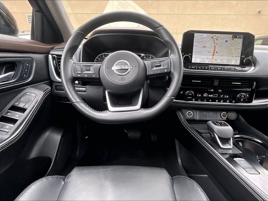 Used 2023 Pearl White Tricoat/Super Black Nissan SL image 17