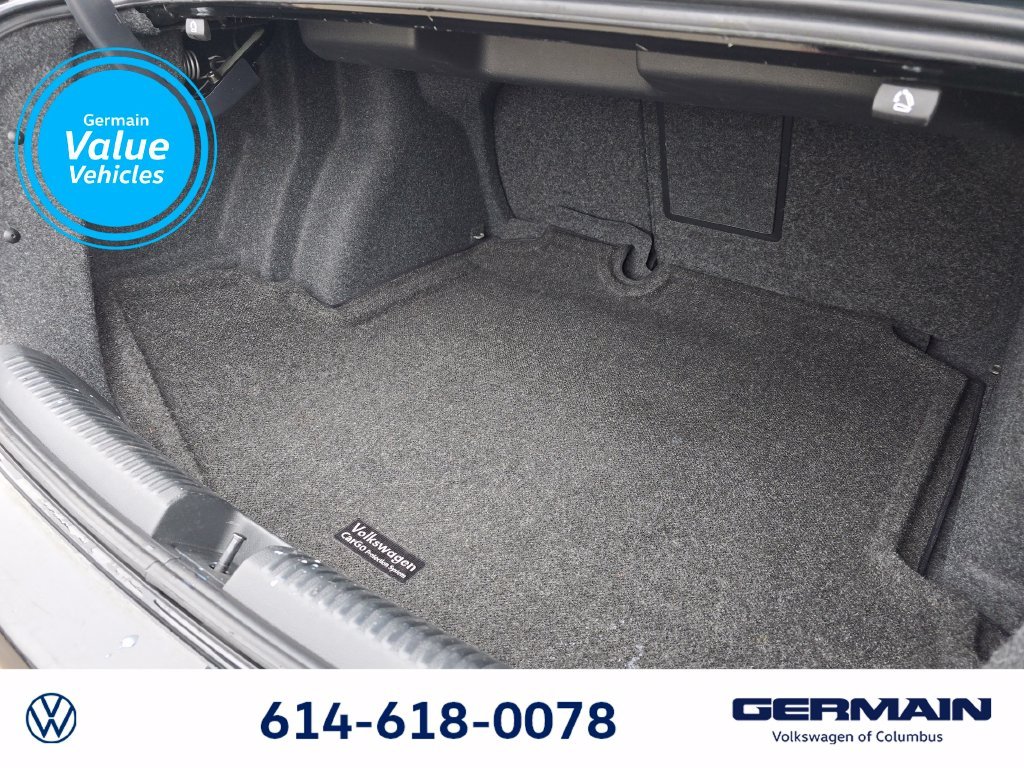 Used 2013 Black Volkswagen SEL image 19
