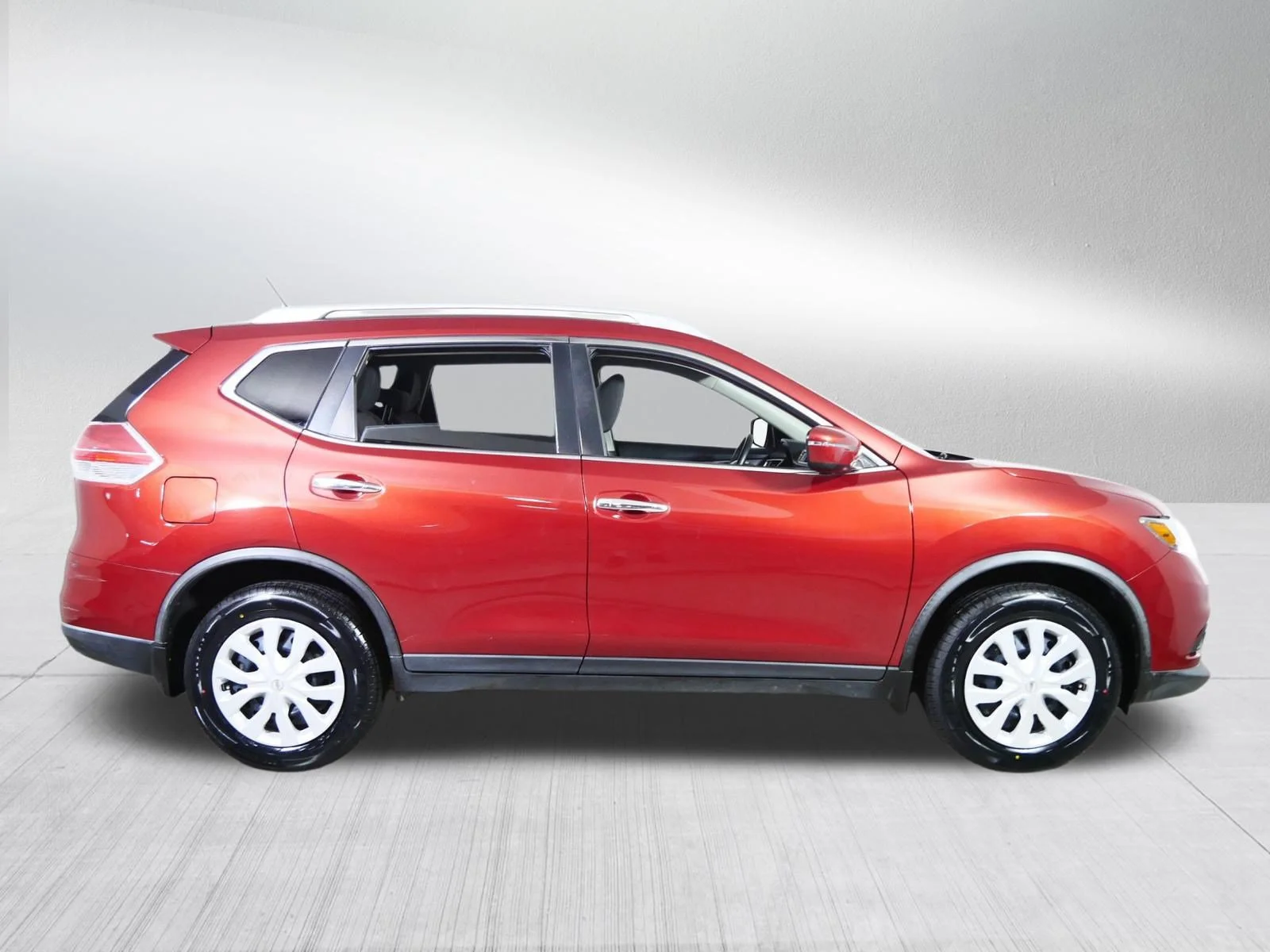 Used 2016 Cayenne Red Nissan S image 8