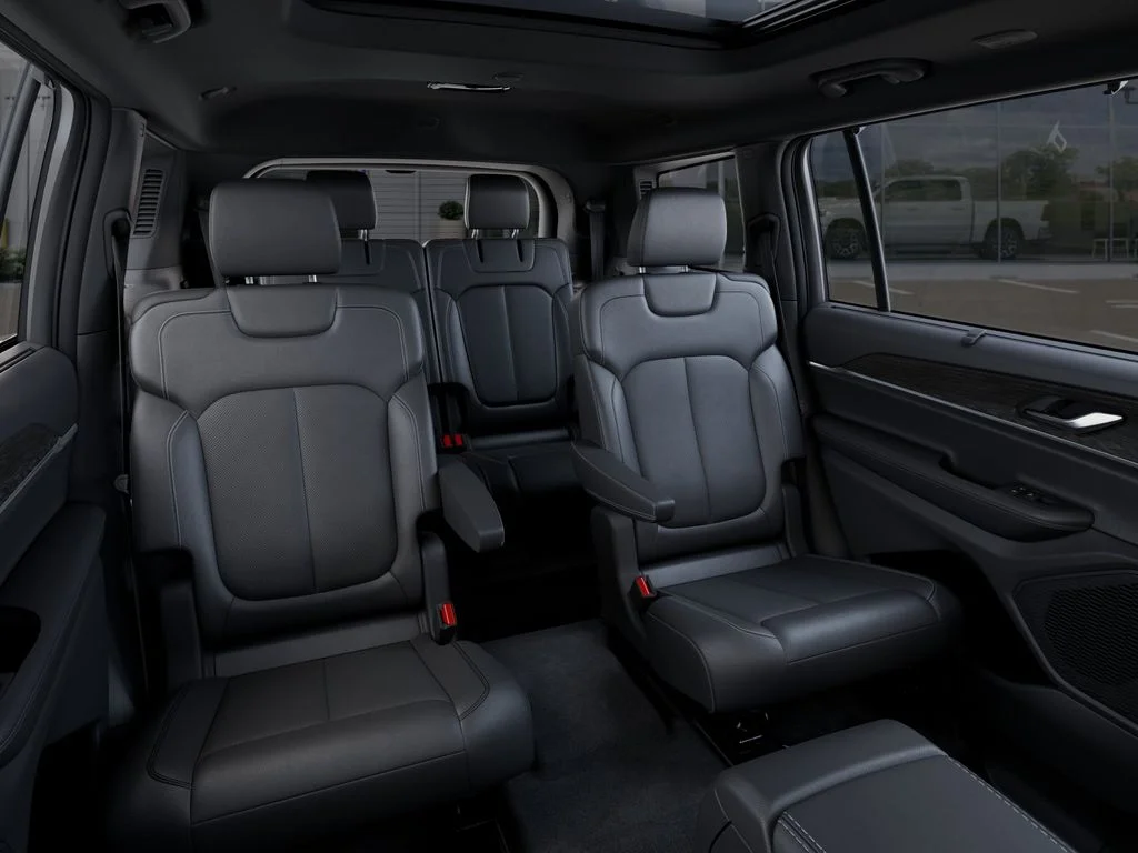 New 2025 Baltic Gray Metallic Clear-Coat Exterior Paint Jeep Limited image 16