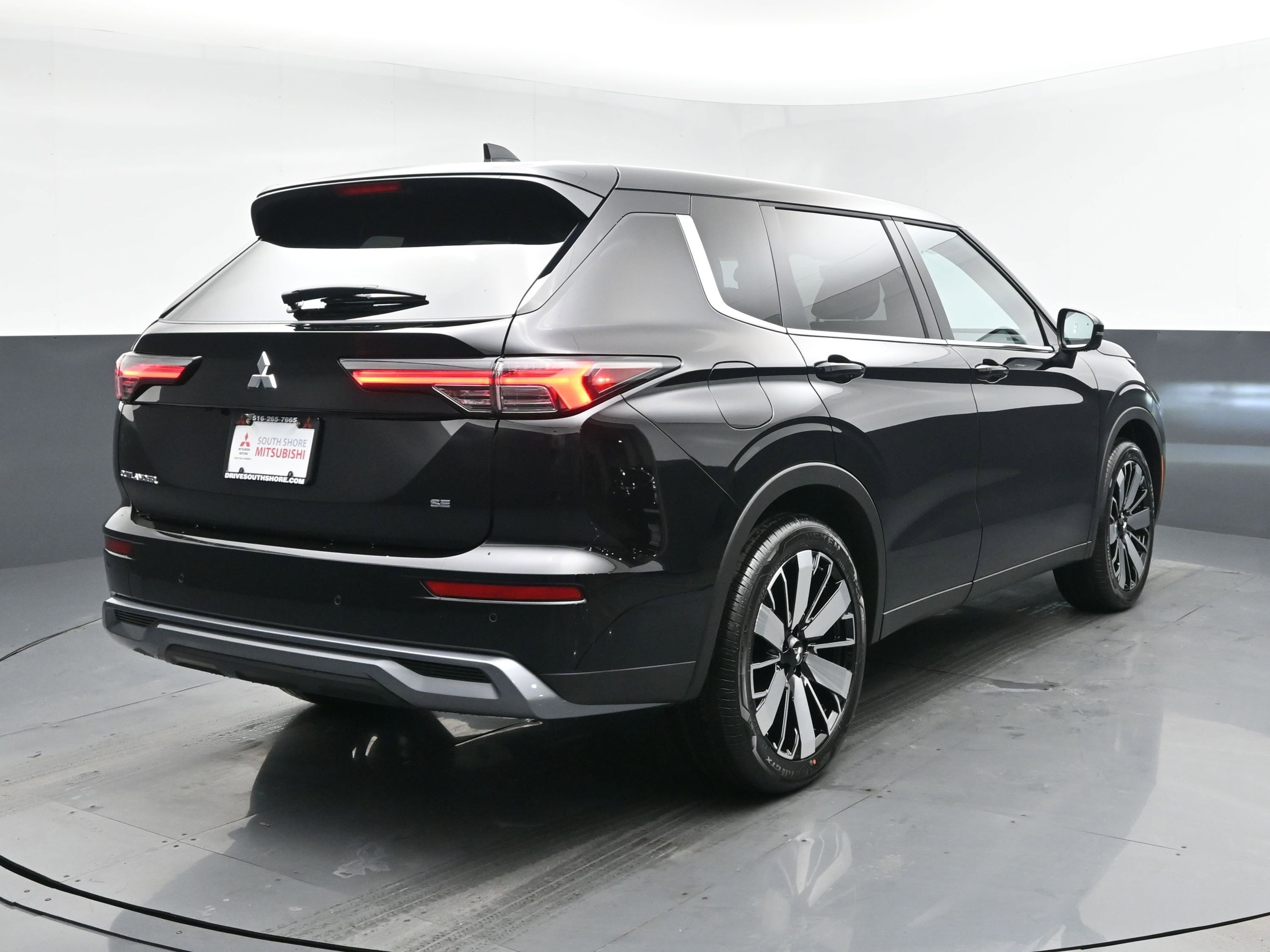 New 2026 Labrador Black Pearl Mitsubishi LE image 22
