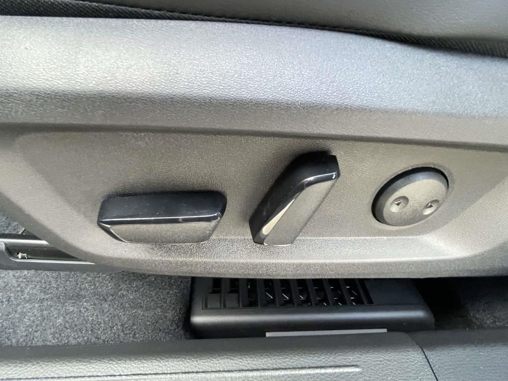 New 2026 Boulder Gray Pearl / Super Black Two-tone Nissan Platinum image 14