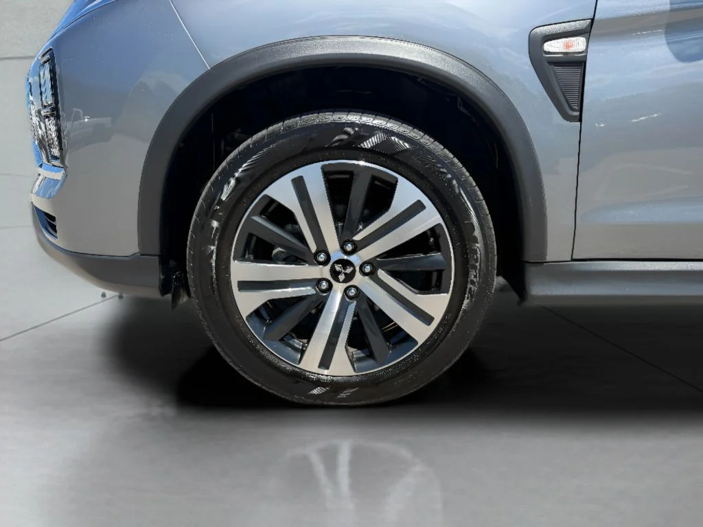 Used 2025 Alloy Silver Metallic Mitsubishi ES image 24