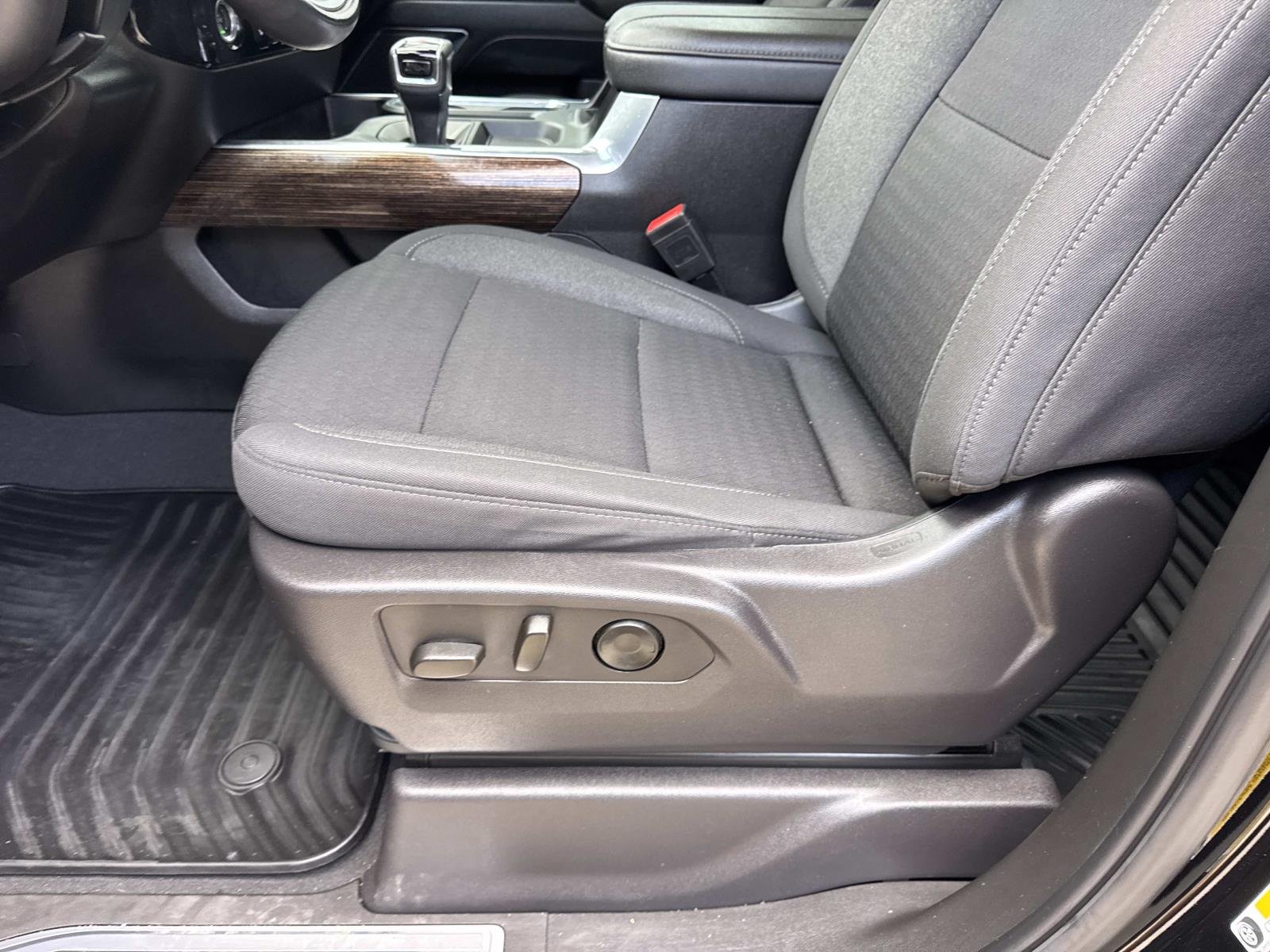 Used 2024 Onyx Black GMC Elevation image 16