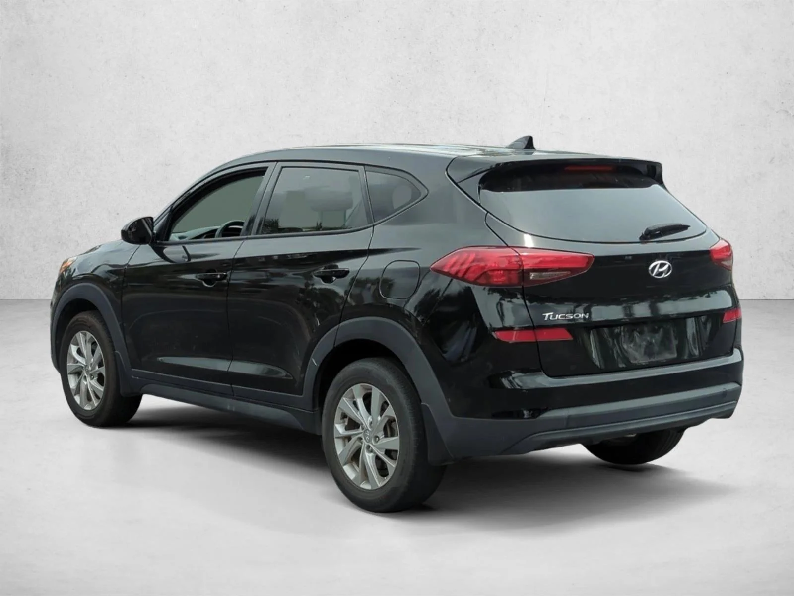 Used 2021 Black Noir Pearl Hyundai SE image 7