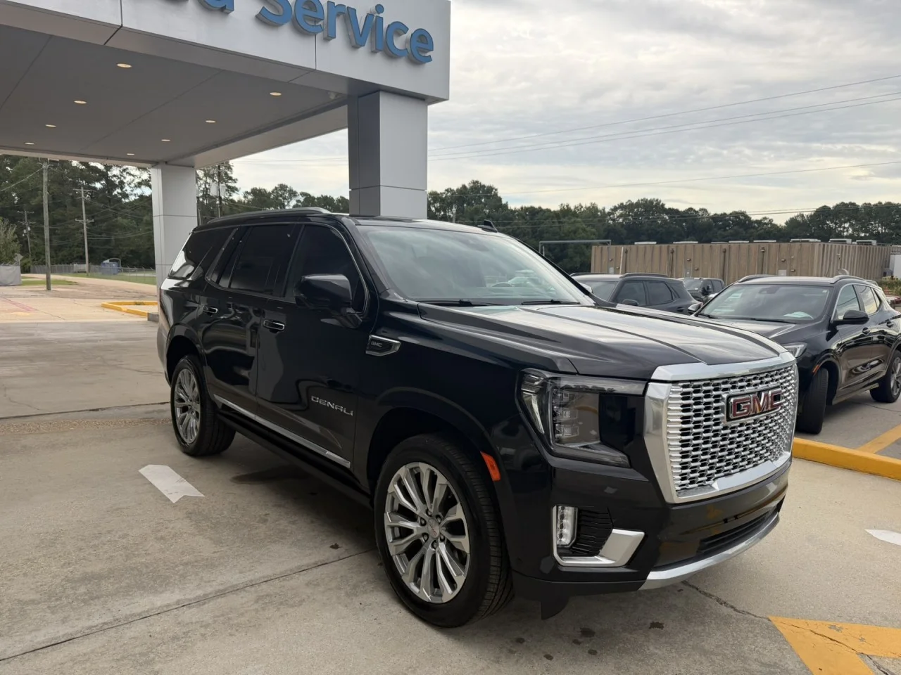 Used 2024 Onyx Black GMC Denali image 3