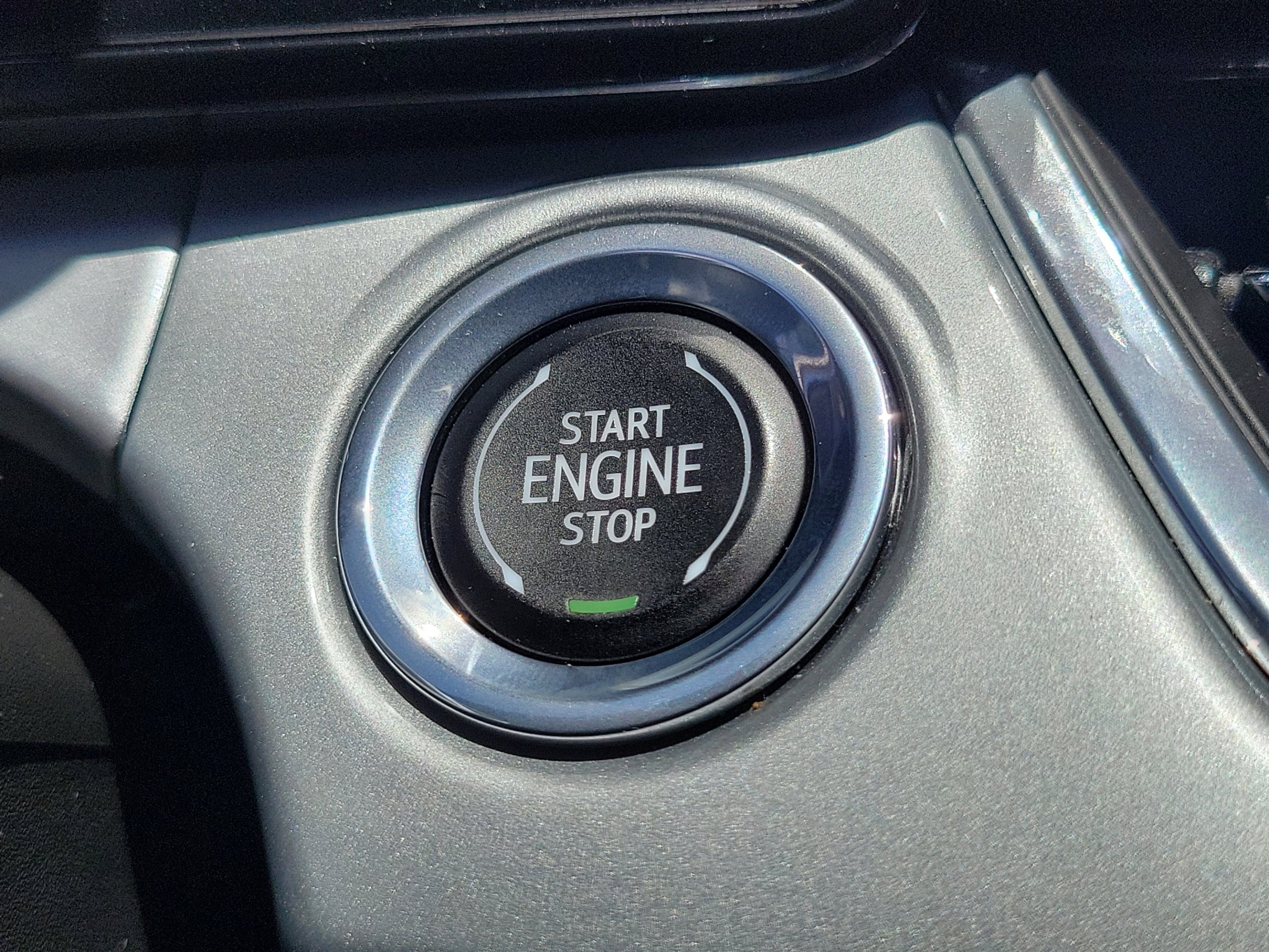 Used 2025 Summit White Chevrolet LT image 30