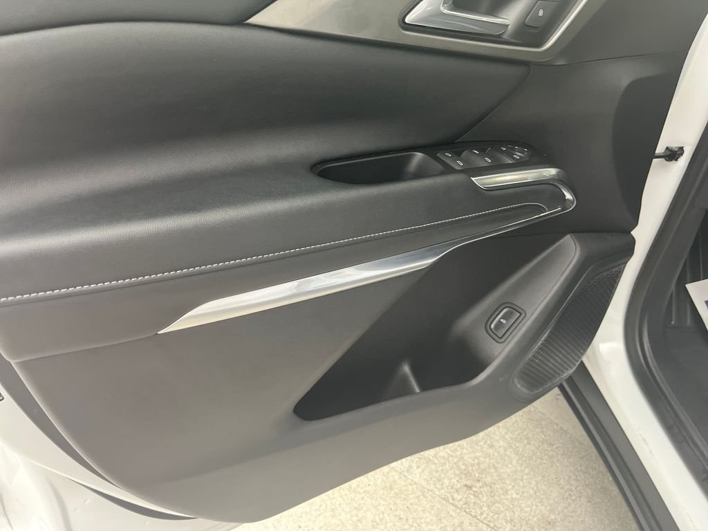 Used 2025 White Chevrolet LT image 12