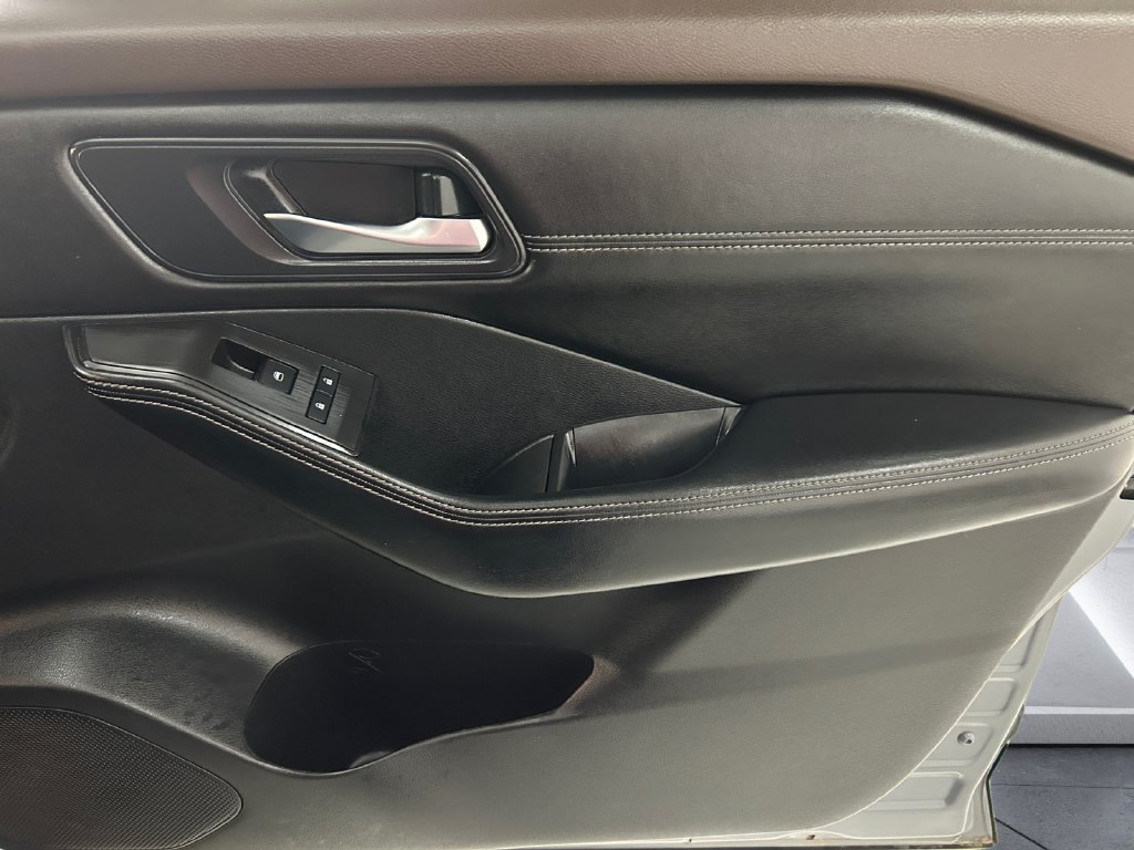 Used 2023 Gray Nissan SV image 15