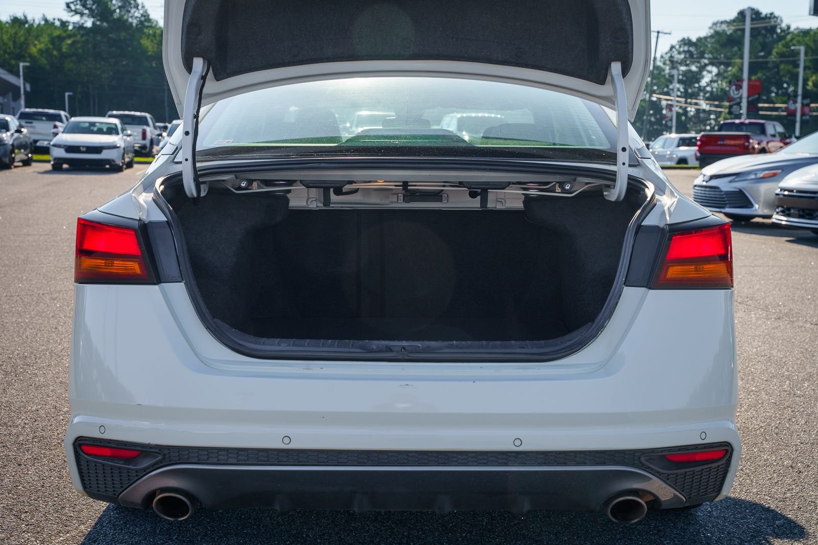 2020 Nissan Altima SR - Photo 16