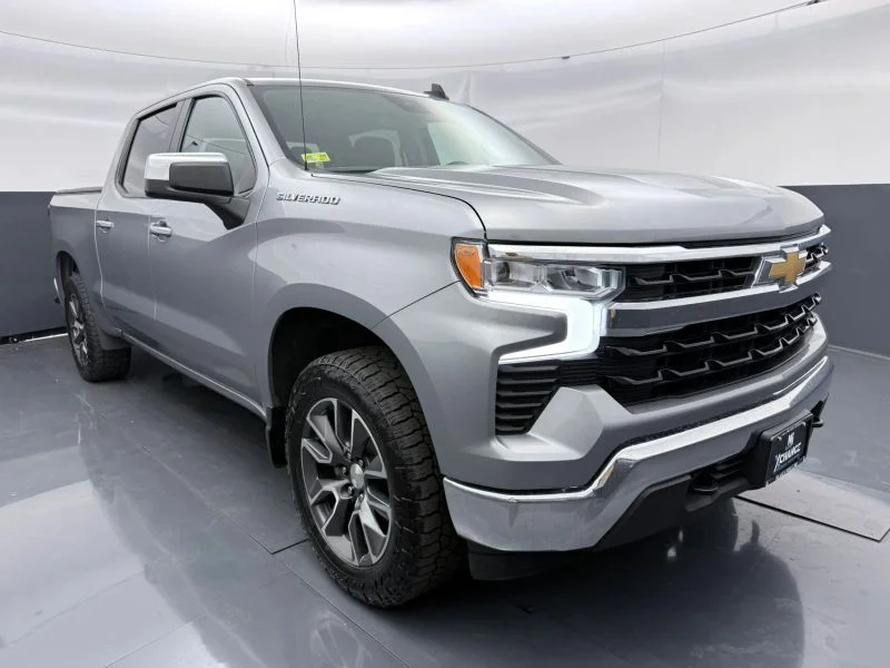 Used 2024  Chevrolet LT Pickup 4D 5 3/4 ft image 1