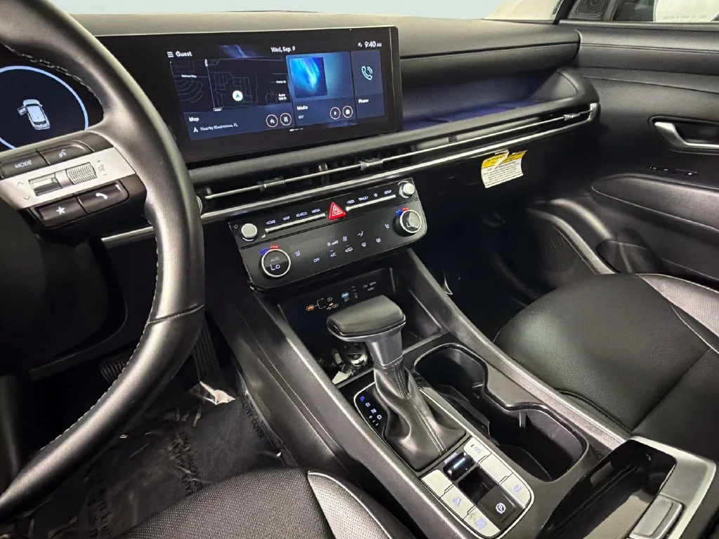 Used 2025 Gray Hyundai SEL Convenience image 20