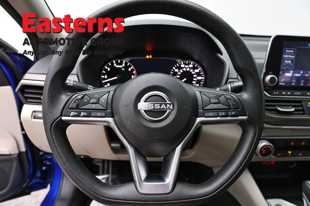 Used 2025 Blue Nissan 2.5 SV image 10