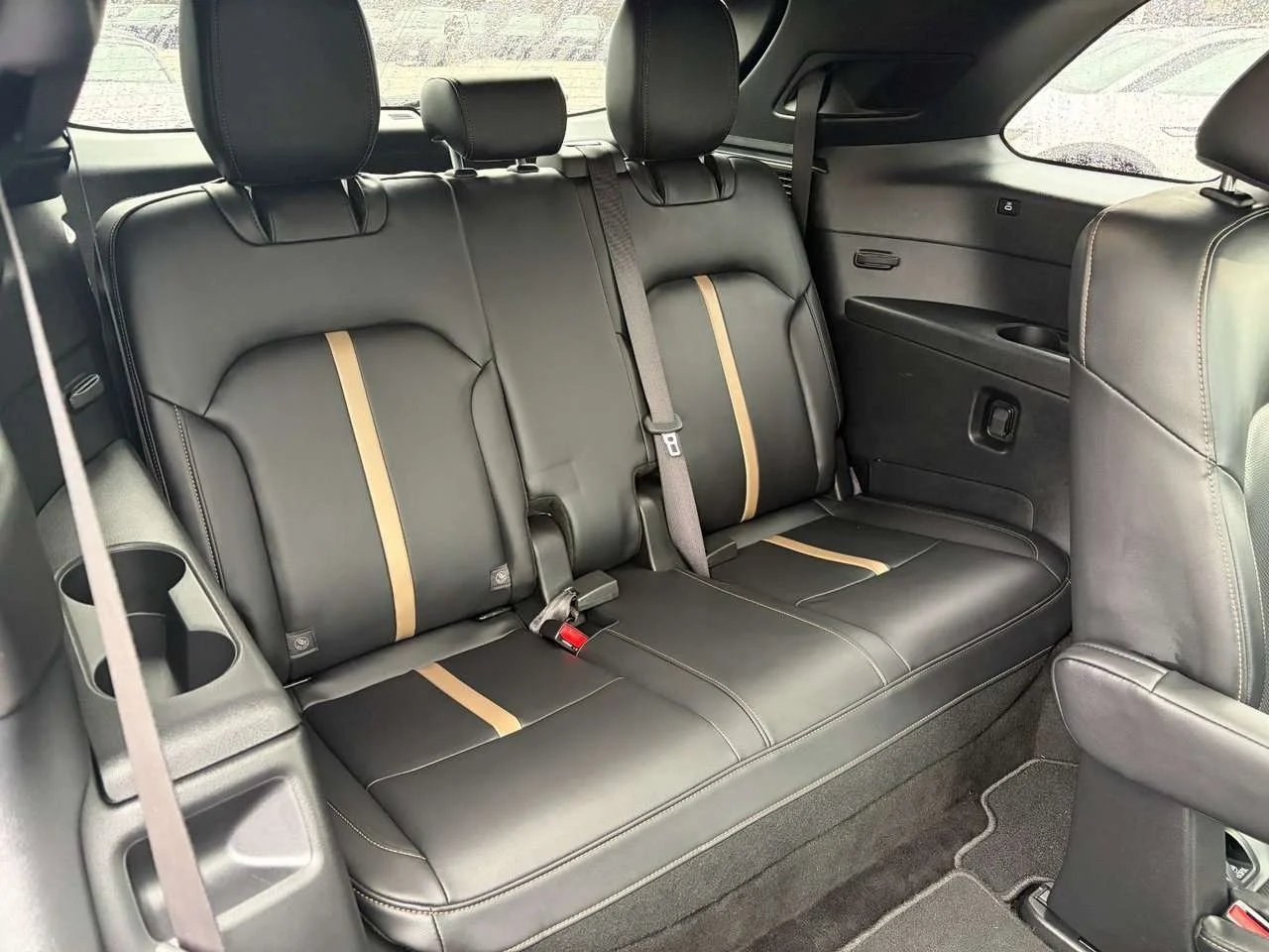 Used 2024 Artisan Red Crystal Metallic Mazda GT Save at the pump with a PHEV! Top of the line GT model. Check it out image 18