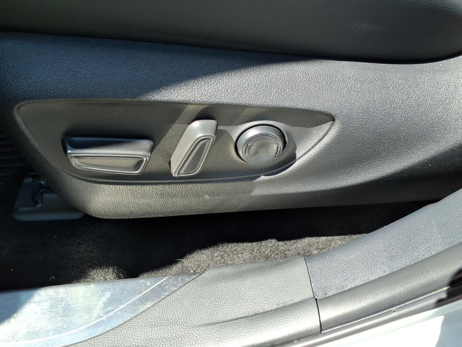Used 2026 Wind Chill Pearl Toyota Limited image 15
