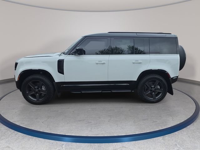 Certified Used 2025 White Land Rover X-Dynamic SE image 9