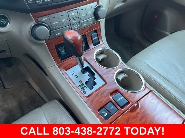 Used 2010 White Toyota Limited image 27
