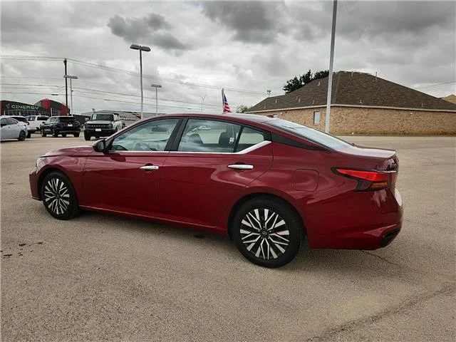 Used 2024 Scarlet Ember Nissan 2.5 SV image 2