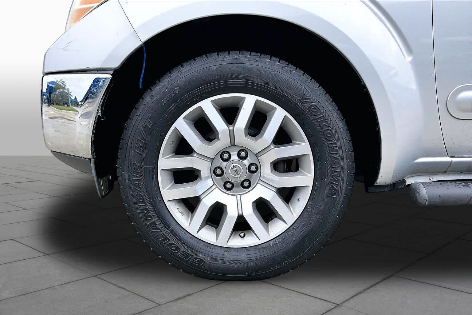 Used 2011 Radiant Silver Nissan SL image 10