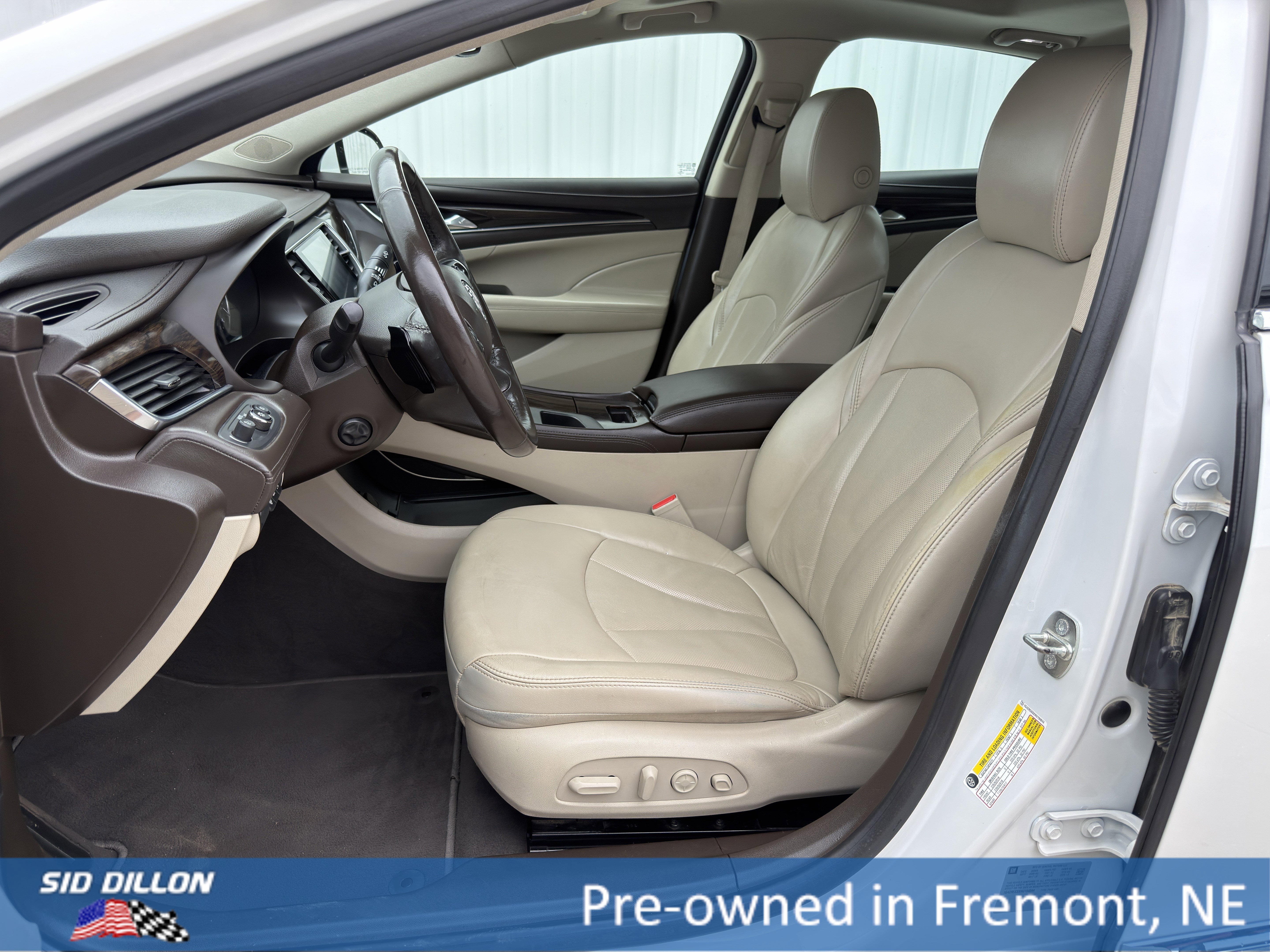 Used 2017 White Frost Tricoat Buick Premium image 14