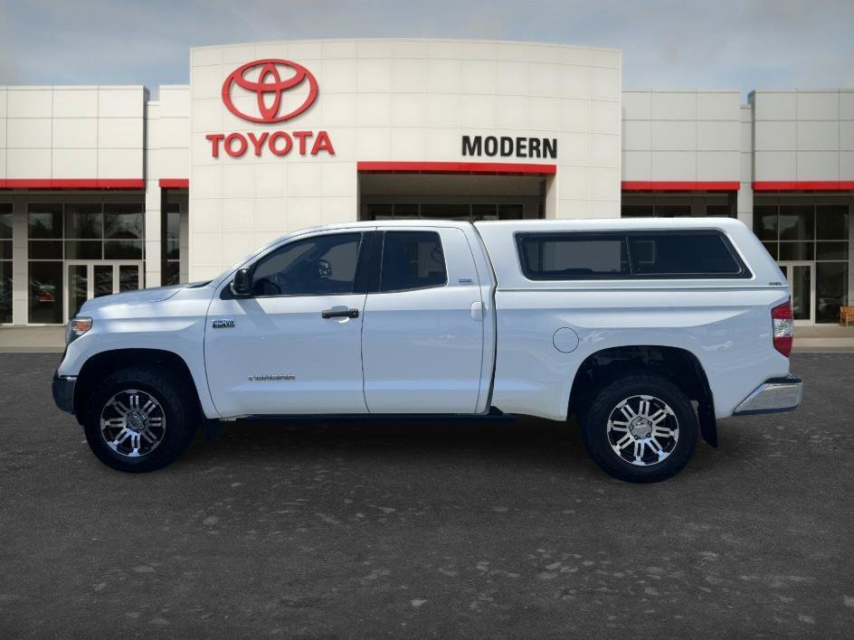 Used 2014 Super White Toyota SR5 image 7