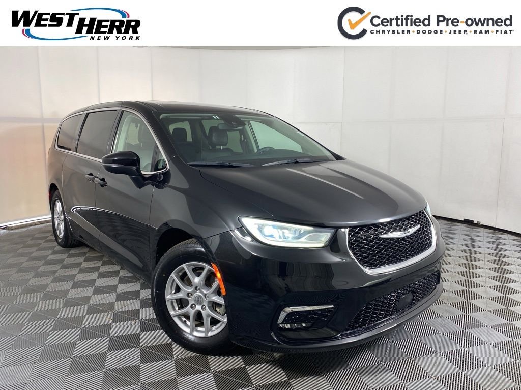 2023 Chrysler Pacifica Touring L's photo