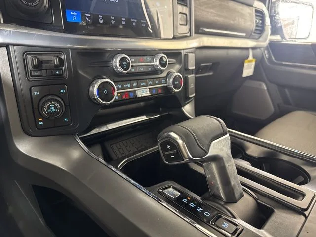 New 2026 Star White Metallic Tri-Coat Ford Lariat image 17