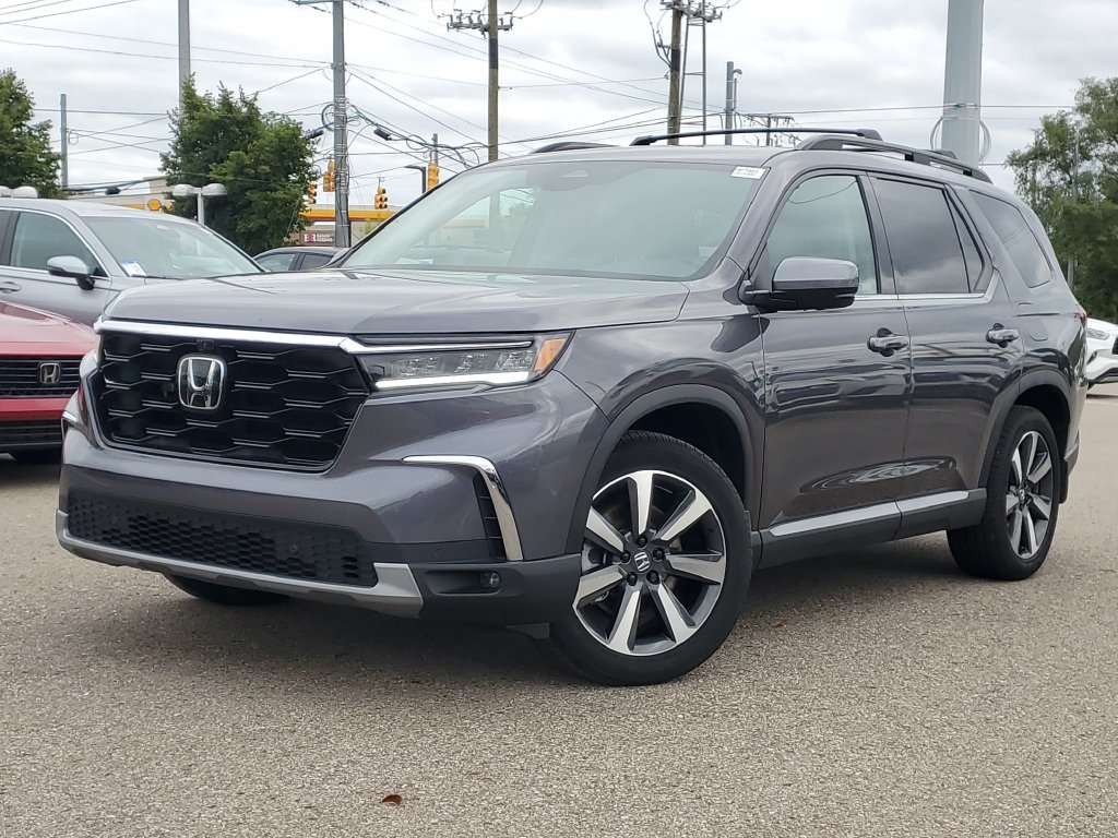 Certified Used 2025 Modern Steel Metallic Honda AWD Elite image 37