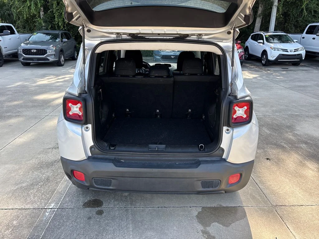 Certified Used 2018 Silver Jeep Latitude image 30