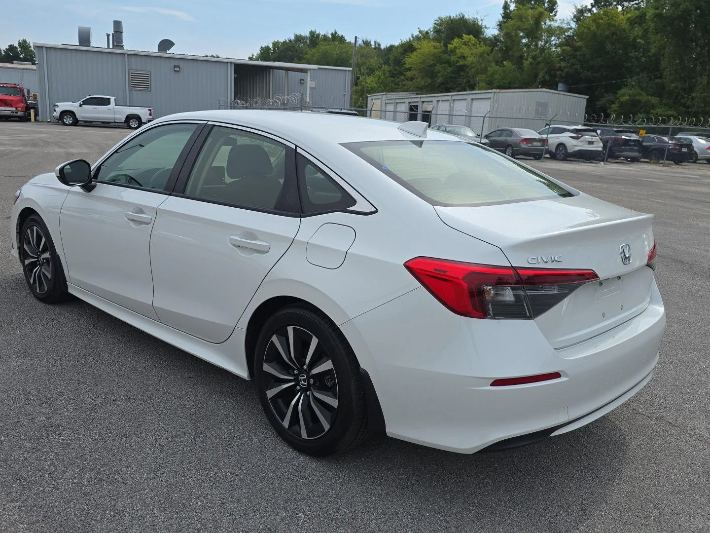 Used 2022 Platinum White Pearl Honda EX image 5