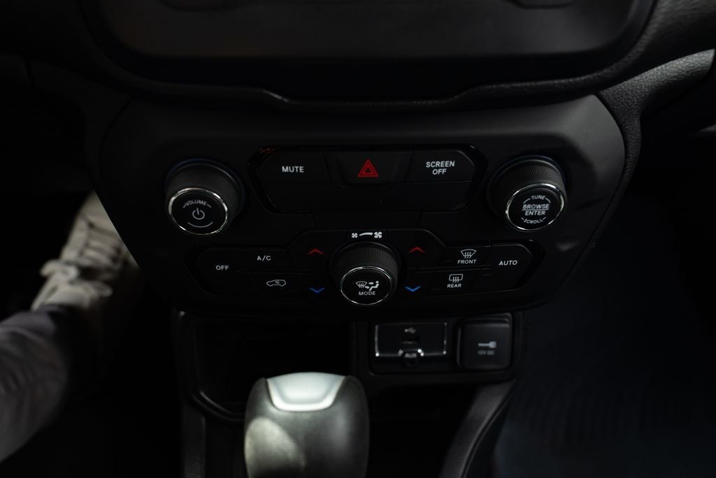 Used 2019 Black Clearcoat Jeep Latitude image 16