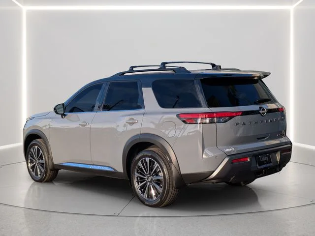 New 2026 Boulder Gray Pearl / Super Black Two-tone Nissan Platinum image 3