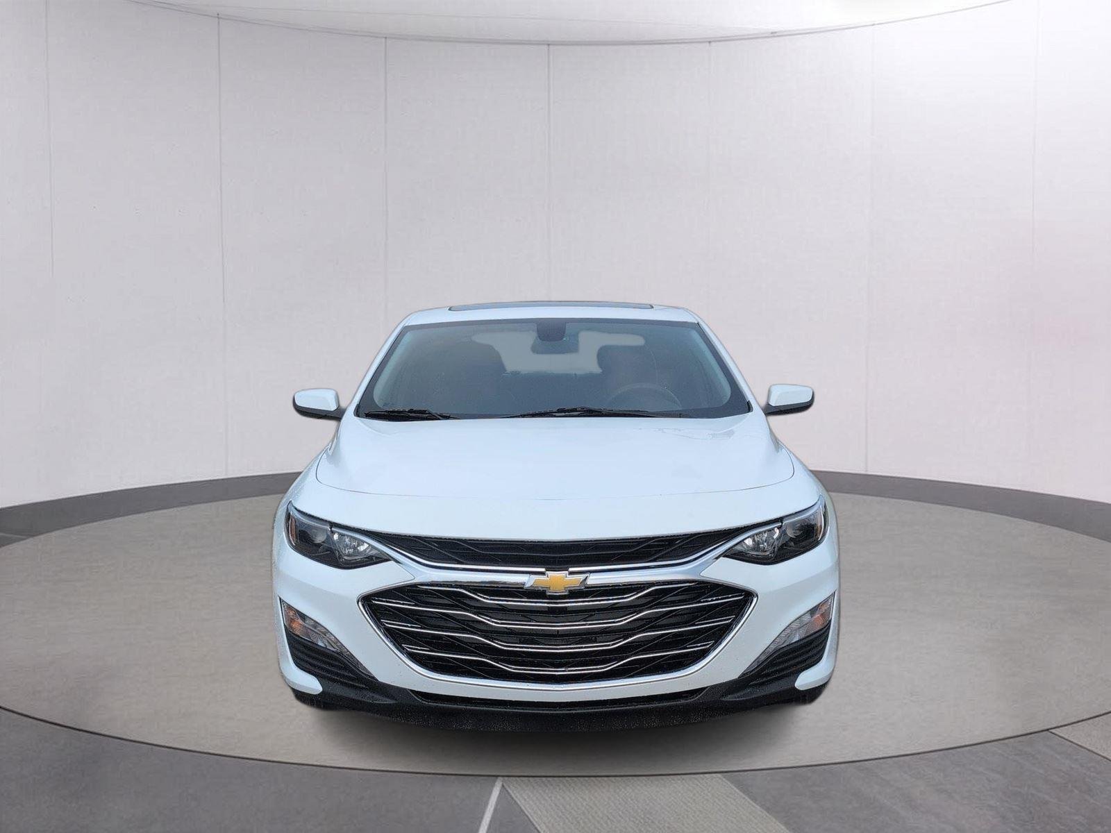 Used 2022 Summit White Chevrolet LT image 10