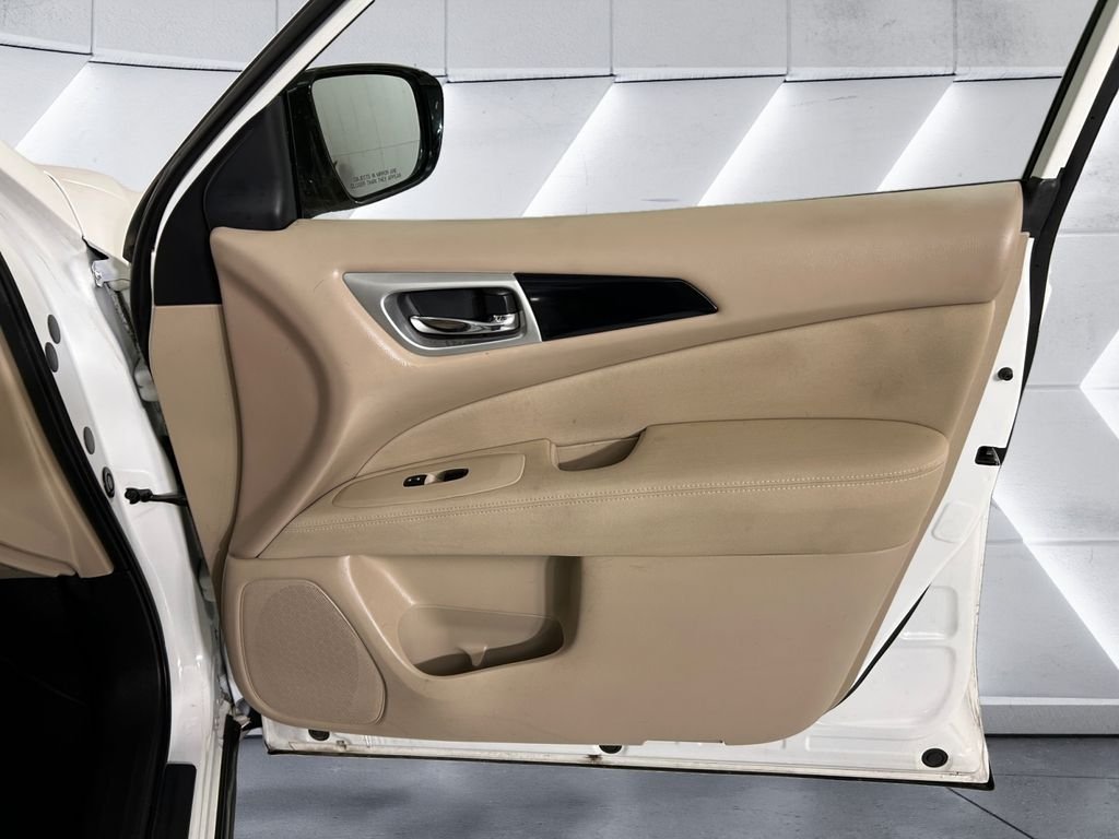 Used 2017 White Nissan S image 15