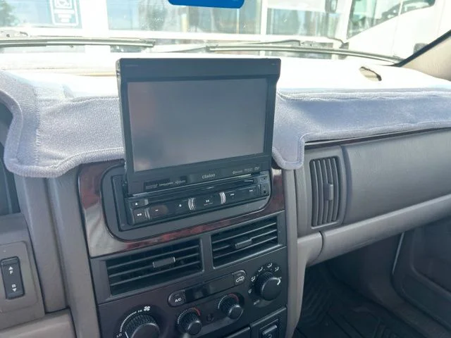 Used 2002  Jeep Limited image 10